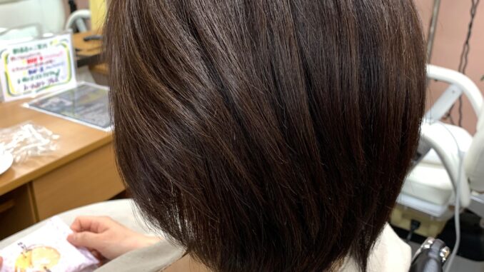 縮毛矯正をやめても 扱いやすい髪になってます ブルーヘアー