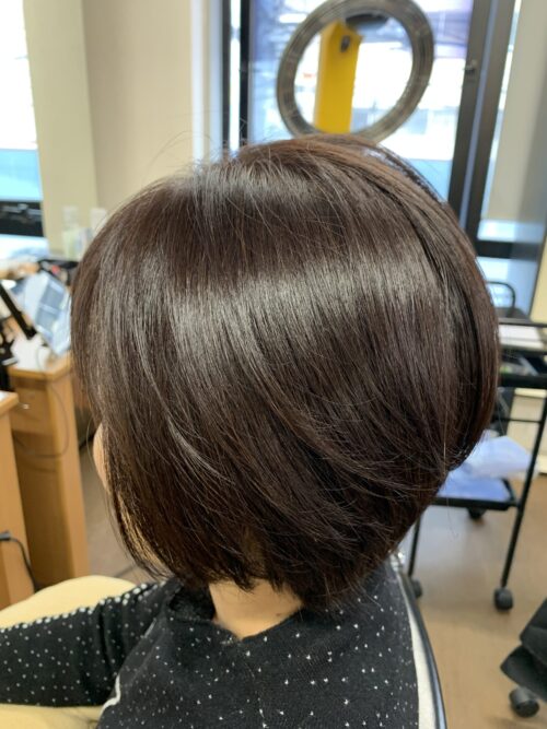 今までヘアカラー後には いつも襟足がかぶれていました ブルーヘアー 今までヘアカラー後には いつも襟足がかぶれていました ブルーヘアー
