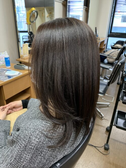 かれこれ30年 縮毛矯正 カラーを続けています ブルーヘアー かれこれ30年 縮毛矯正 カラーを続けています ブルーヘアー